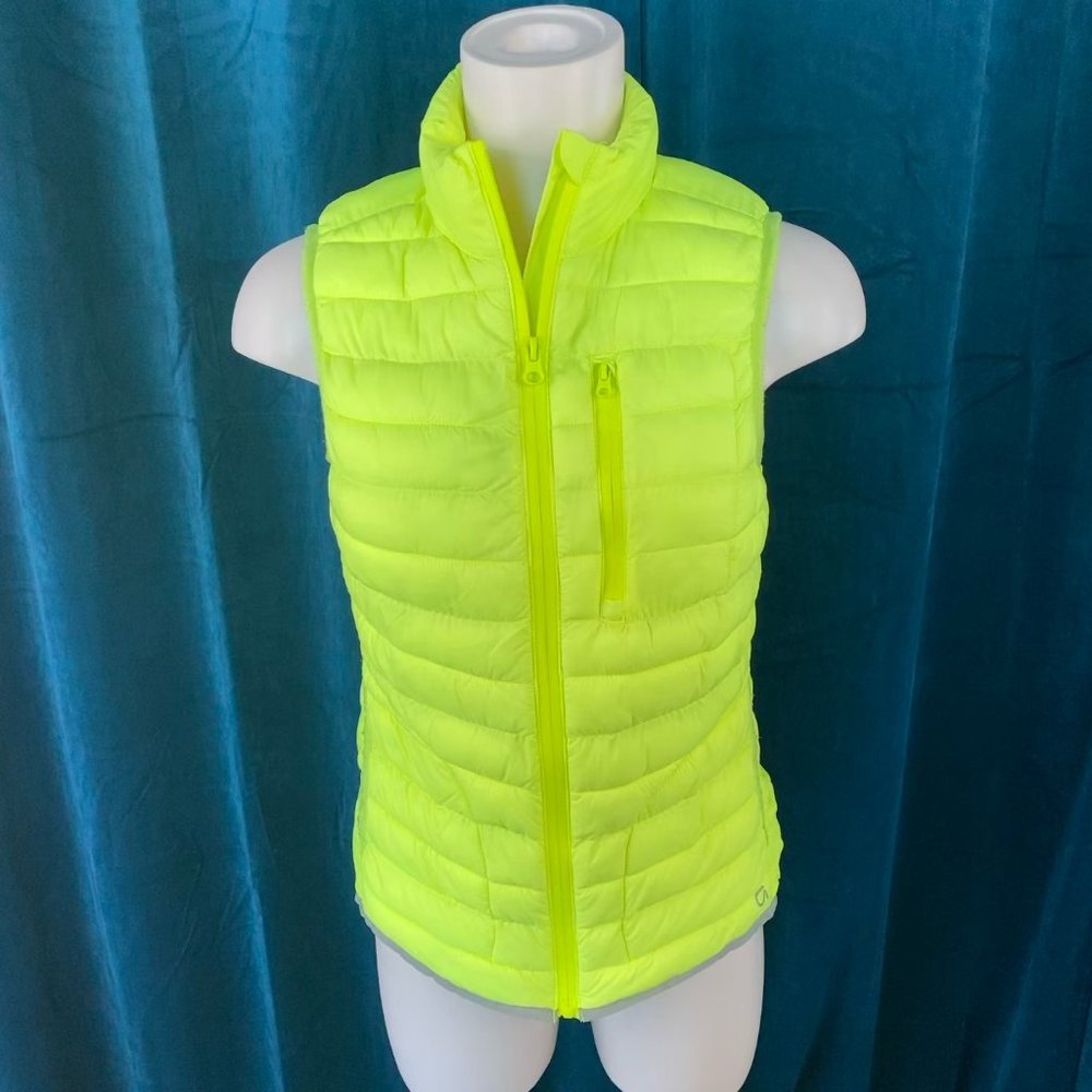 GapFit Primaloft Lightweight Puffer Vest - Picture 3 of 9